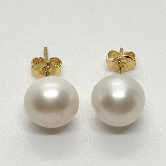 9-10mm White Freshwater Pearl Gold Plated Stud Earrings - Picture 2 of 9